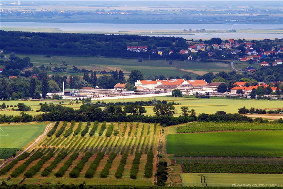 Kilátás: Sopronkőhida, Fertőrákos és a Fertő tó