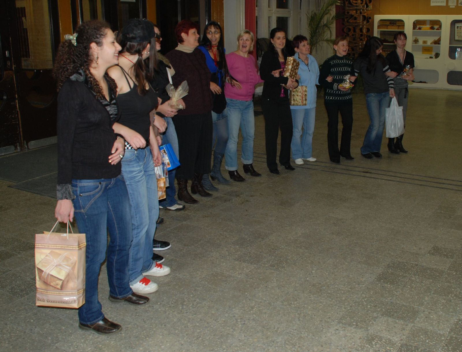 RL 2010.12.16. Szeged, Klubnap, Ajándékozás 005