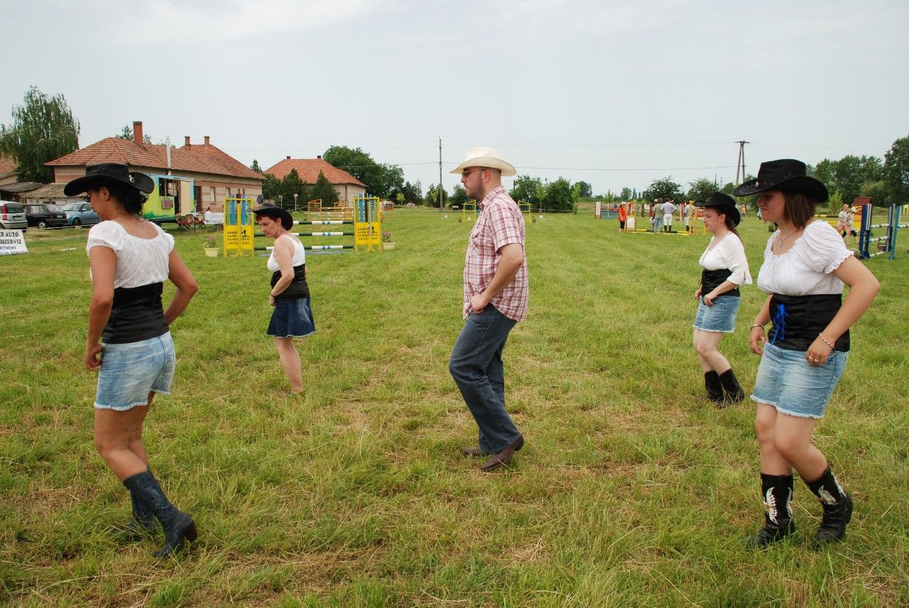 RL 2010.06.13. Balástya, Díjugratás és fellépéses táncolás 154