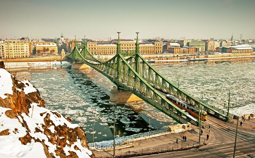 Téli Szabadság híd