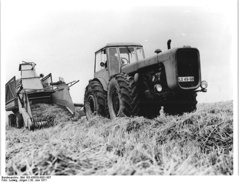 786px-Bundesarchiv Bild 183-K0630-0001-007 2C LPG Mihla 2C Gr C3