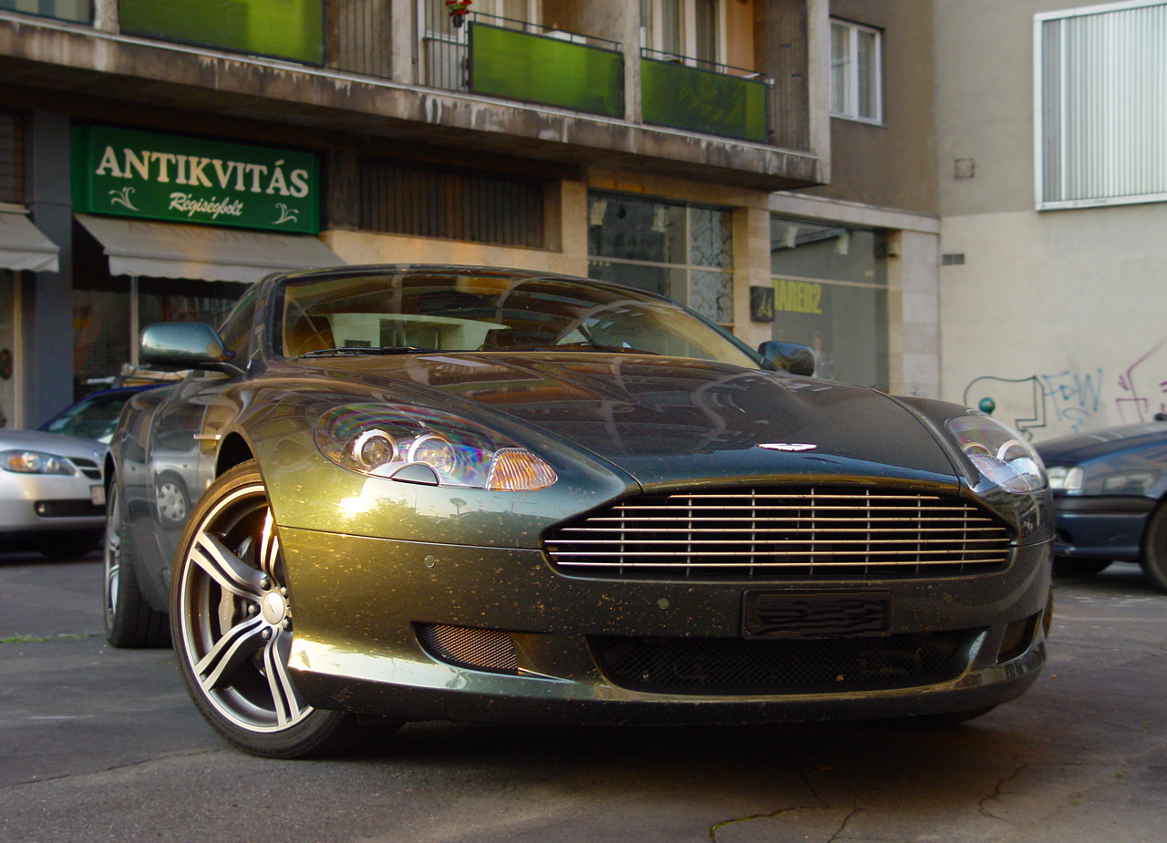 Aston Martin DB9