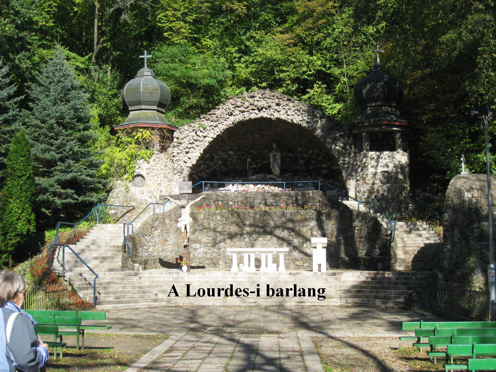 126 A Lourdes-i barlang