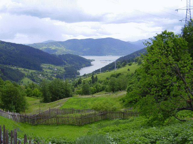 Békási viztározó,háttérben a Csalhó