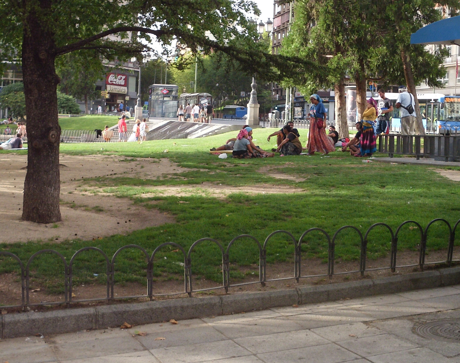 Cigány csapat a parkban