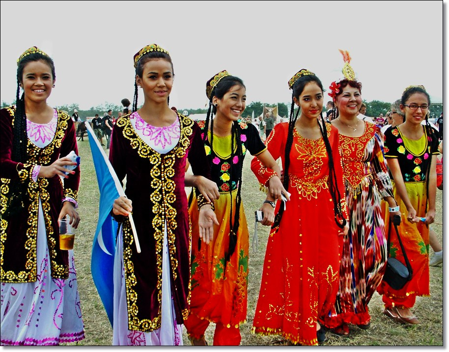 Ujgur népviselet