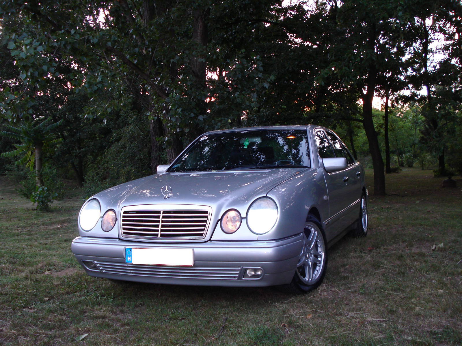 MB E200 KOMPRESSOR