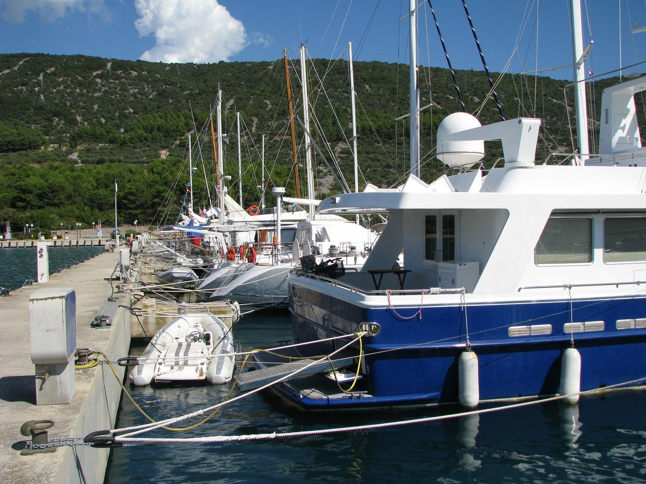 026 Cres yachtkikötő