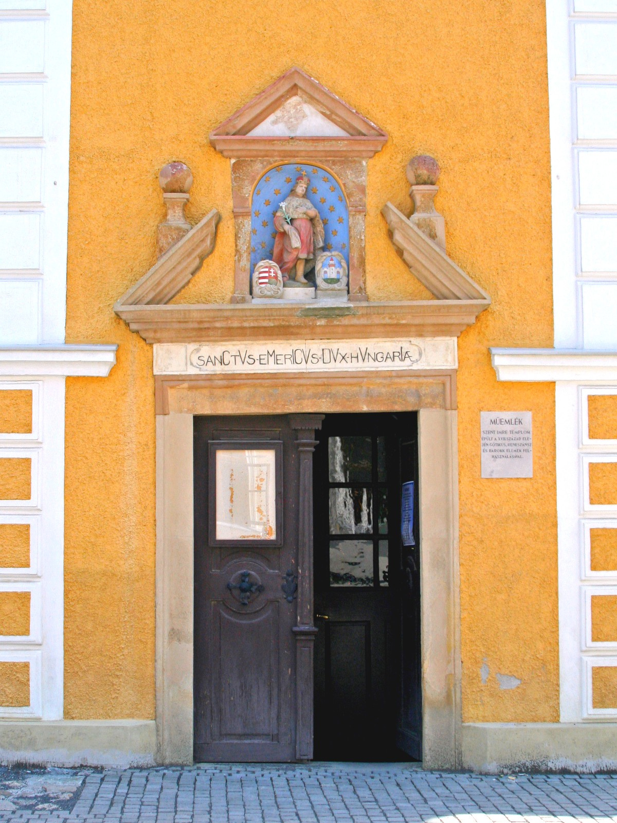 Templombejárat