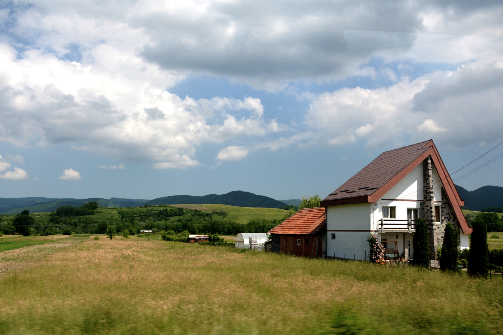 Vidéki ház nyáron.