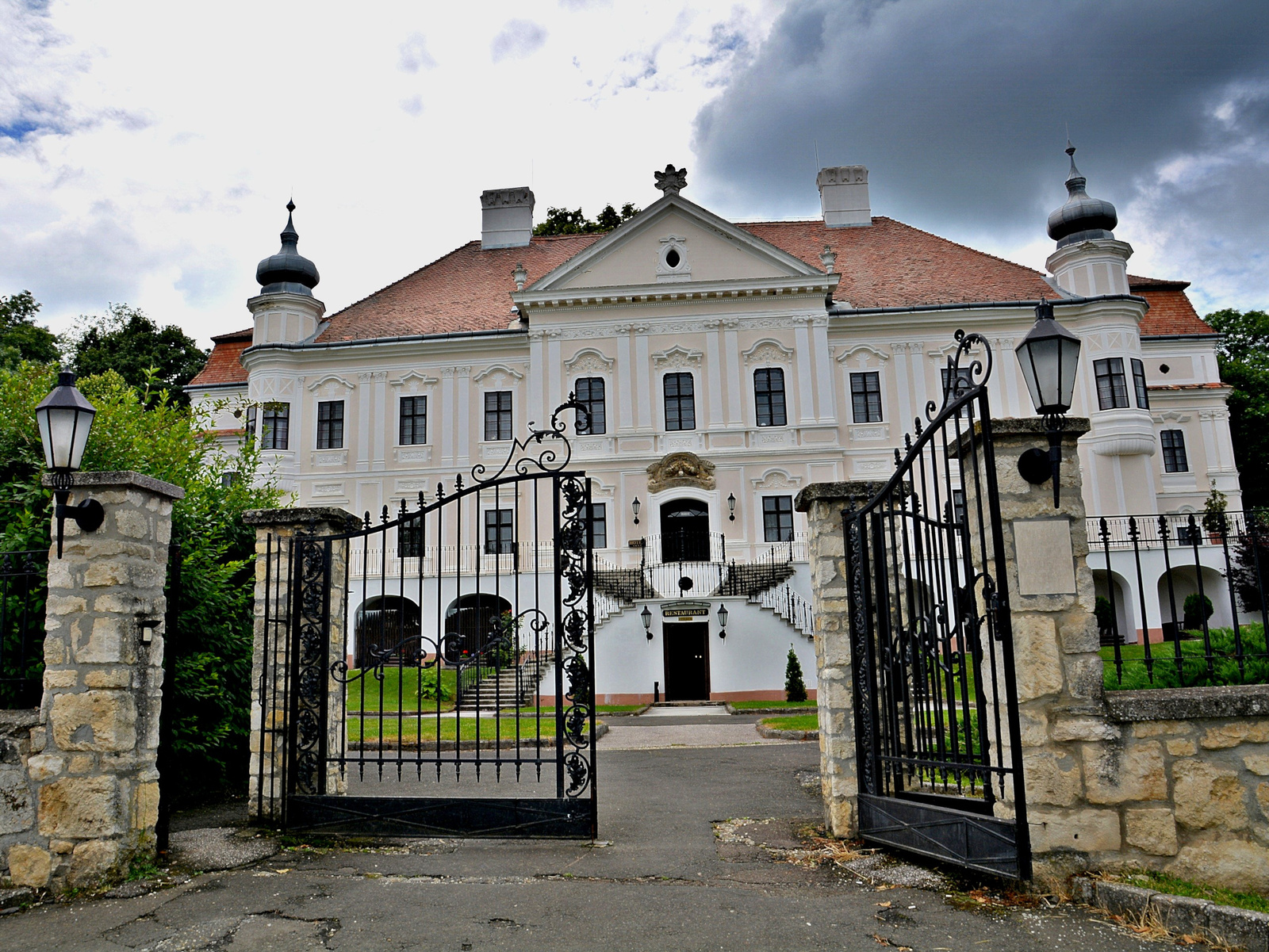 Sziráki Kastély Hotel