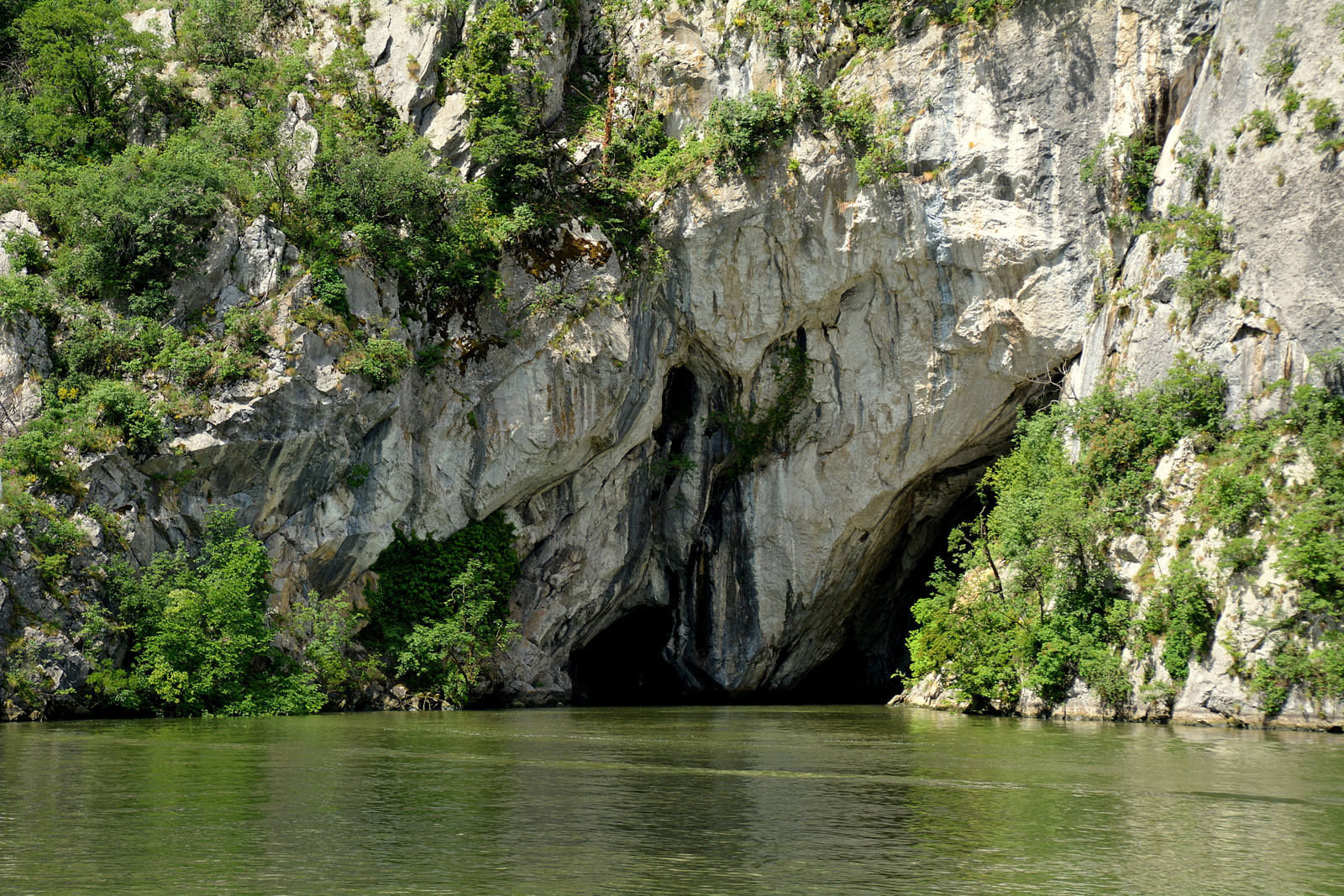 Barlangbejárat