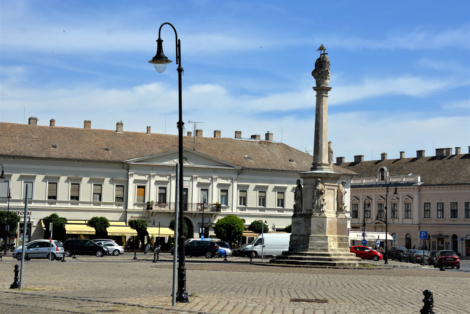 Macskaköves főtér