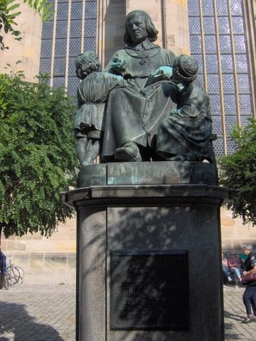 Dinkelsbühli szobor zeneszerző