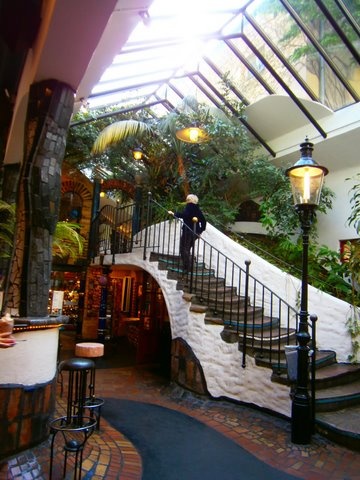 Hundertwasser-üzletben lépcsők