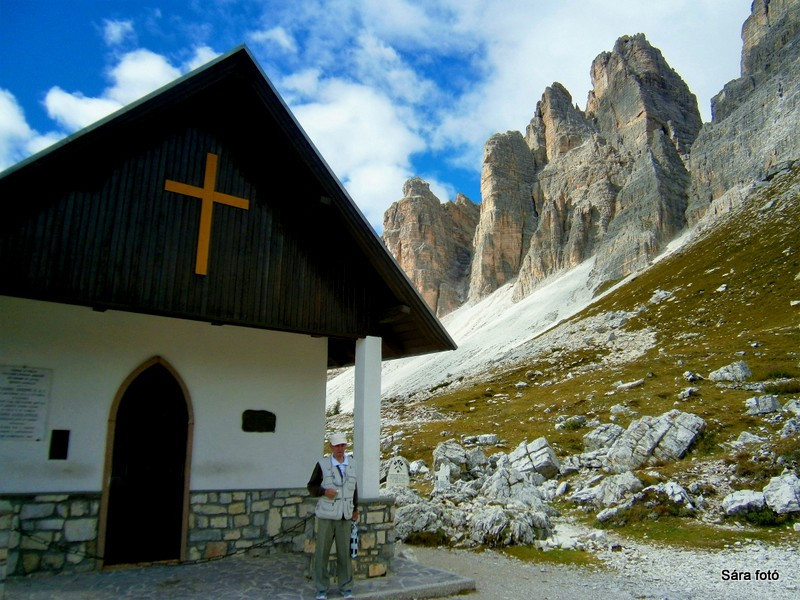 Emlék kápolna a Dolomitokban