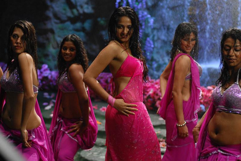 IP HOT Anushka  Baladoor stills (8) (Medium)