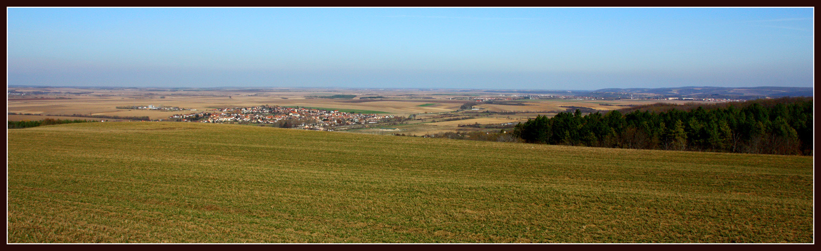 panoráma a dombról