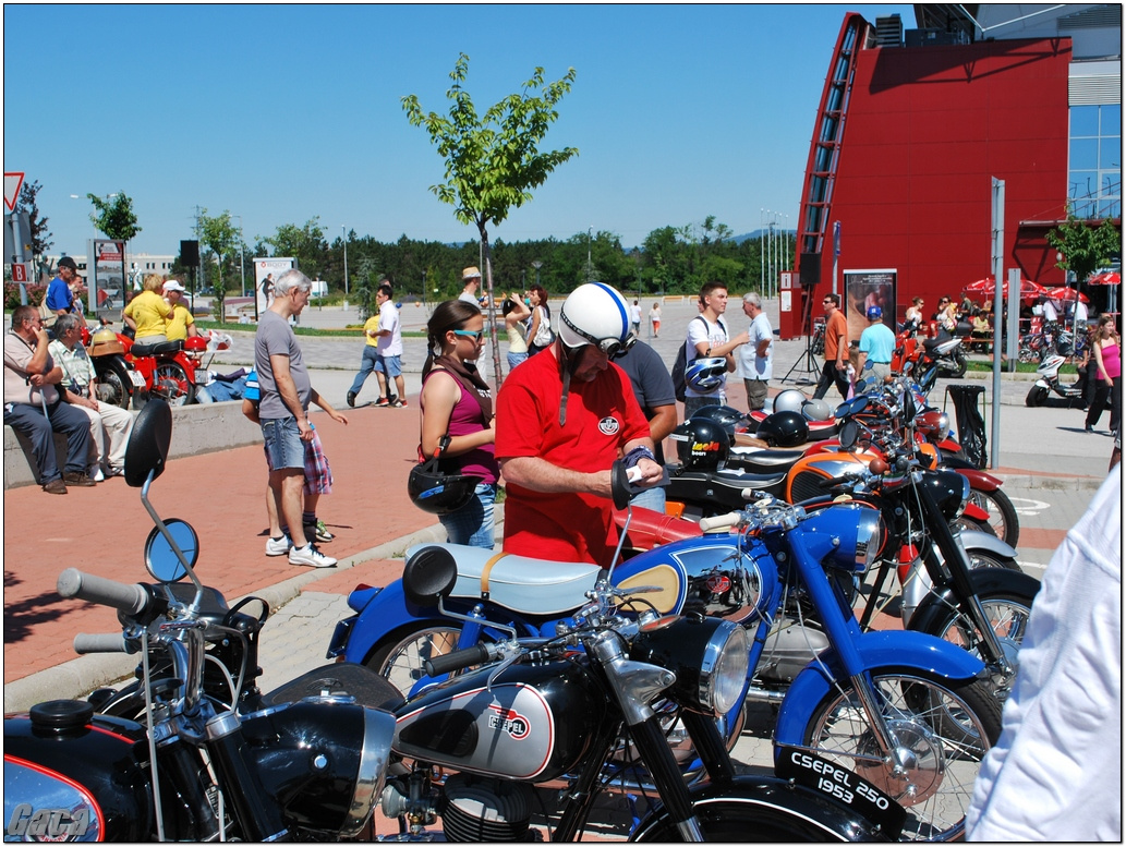 veteranmotortalalkozoveszpremelsogaca201200010