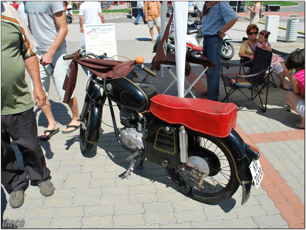 veteranmotortalalkozoveszpremelsogaca201200018