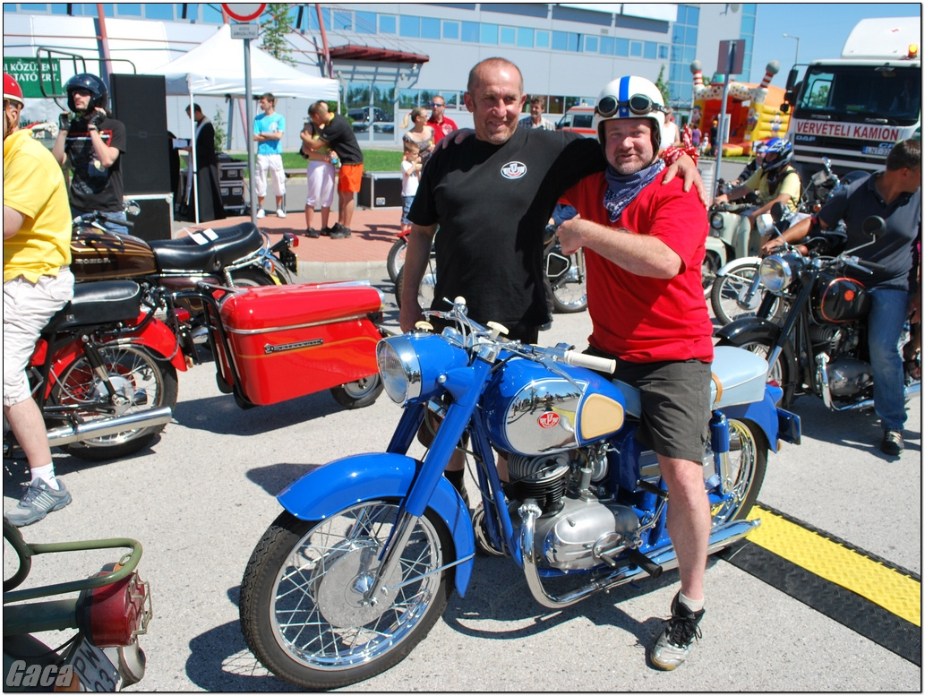 veteranmotortalalkozoveszpremelsogaca201200047