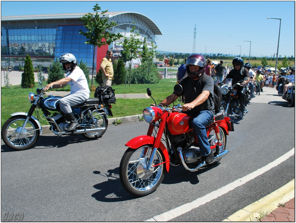 veteranmotortalalkozoveszpremelsogaca201200074