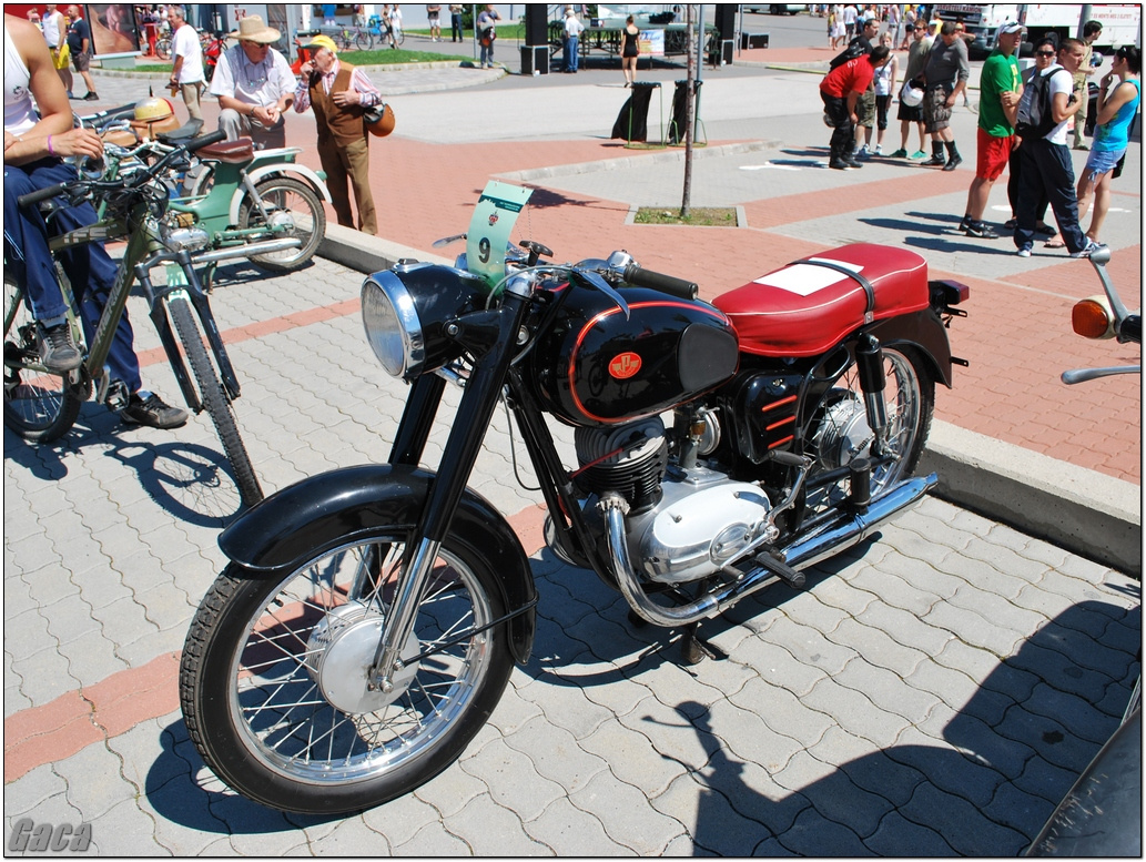 veteranmotortalalkozoveszpremelsogaca201200123