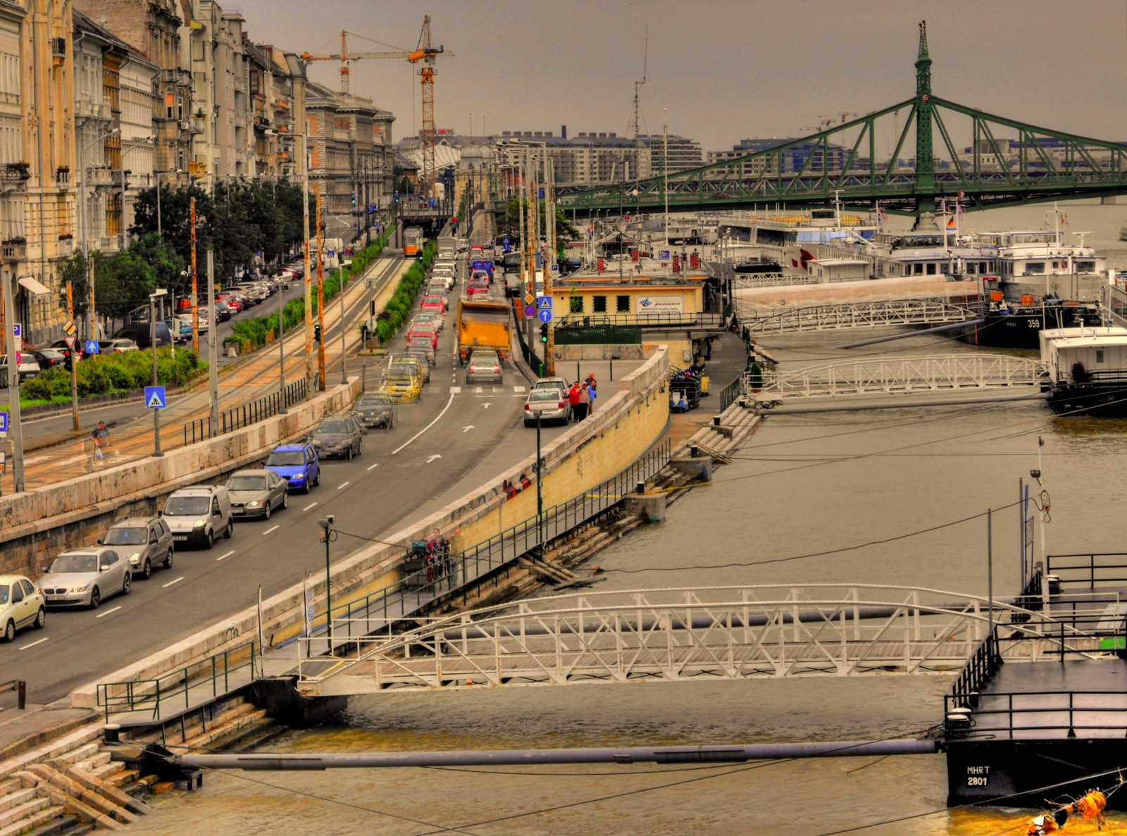 Budapest Pesti alsó rakpart Szabadság híd árvíz vége helyre állt