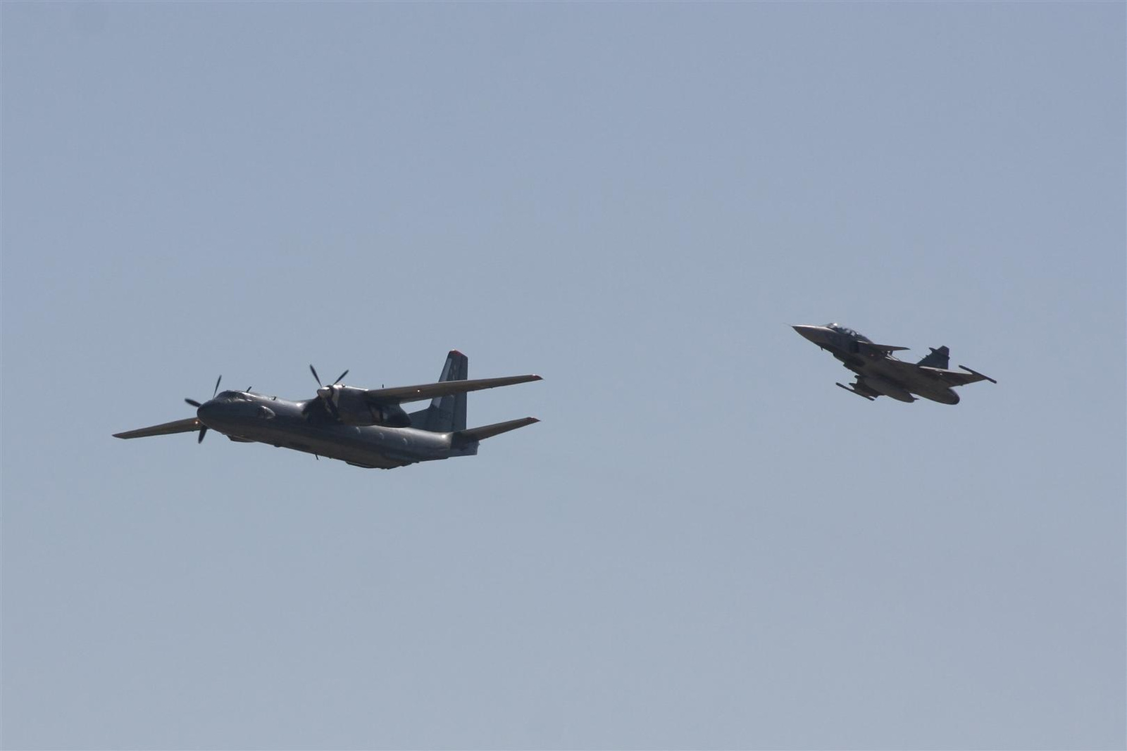 Kecskemét repülőnap 2013 - AN-26 / JAS-39B Magyarország