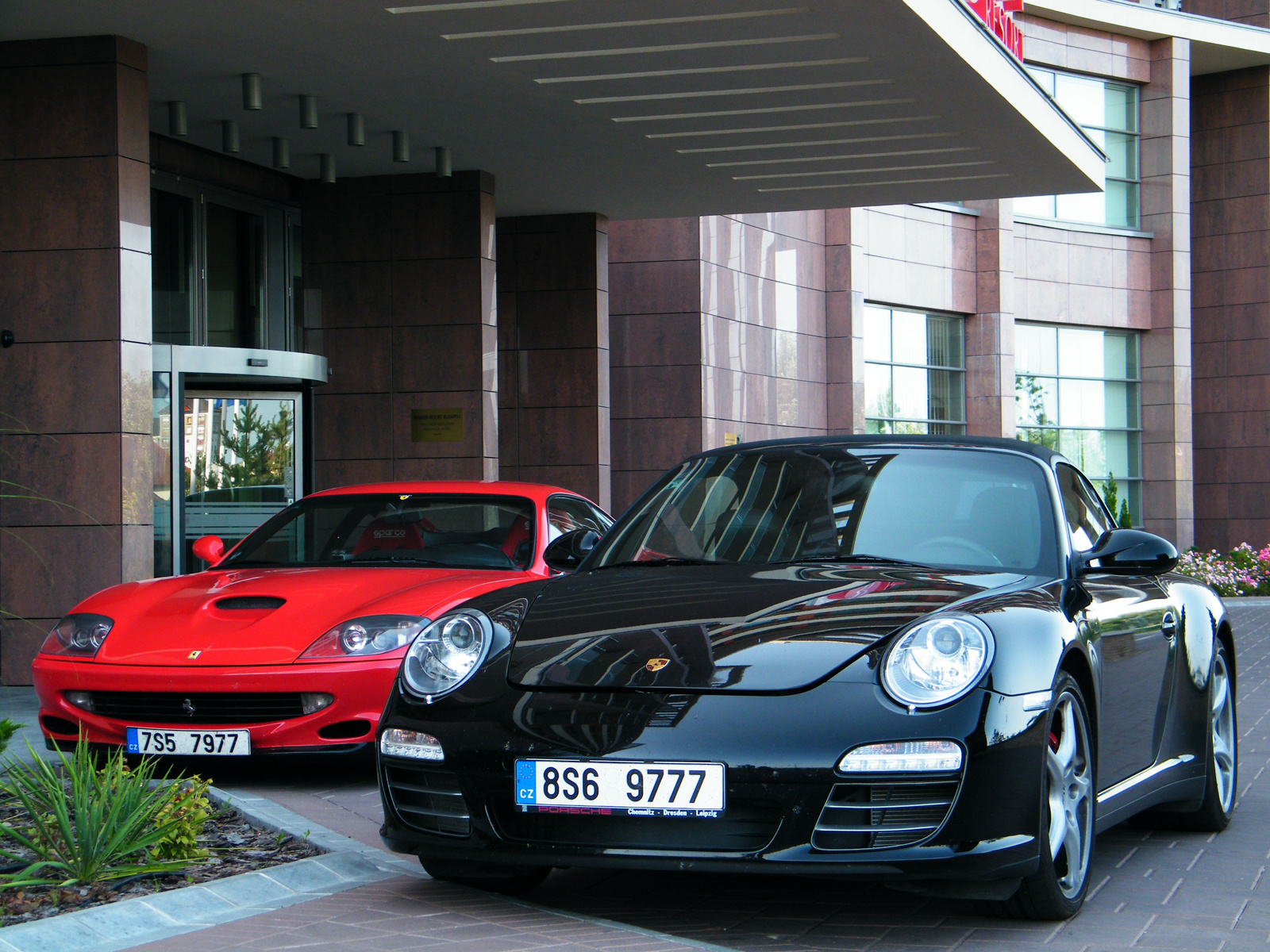 Porsche 911 & Ferrari 550M