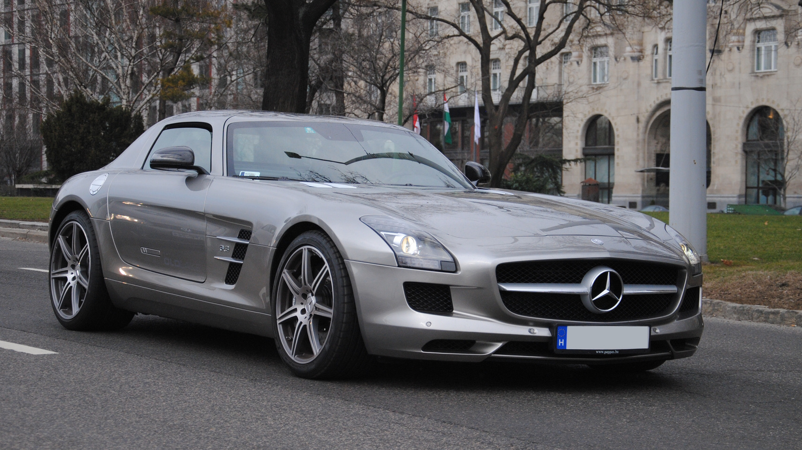 Mercedes-Benz SLS AMG