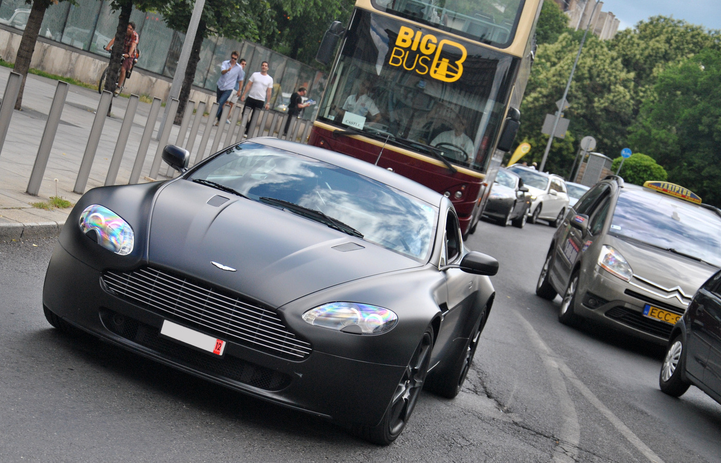 V8 Vantage - DB9 Volante