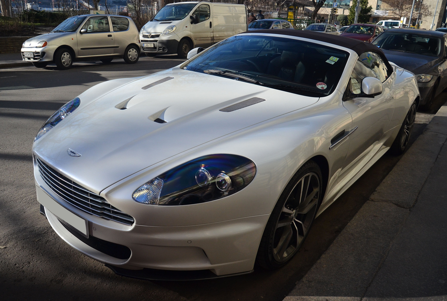 Aston Martin DBS Volante