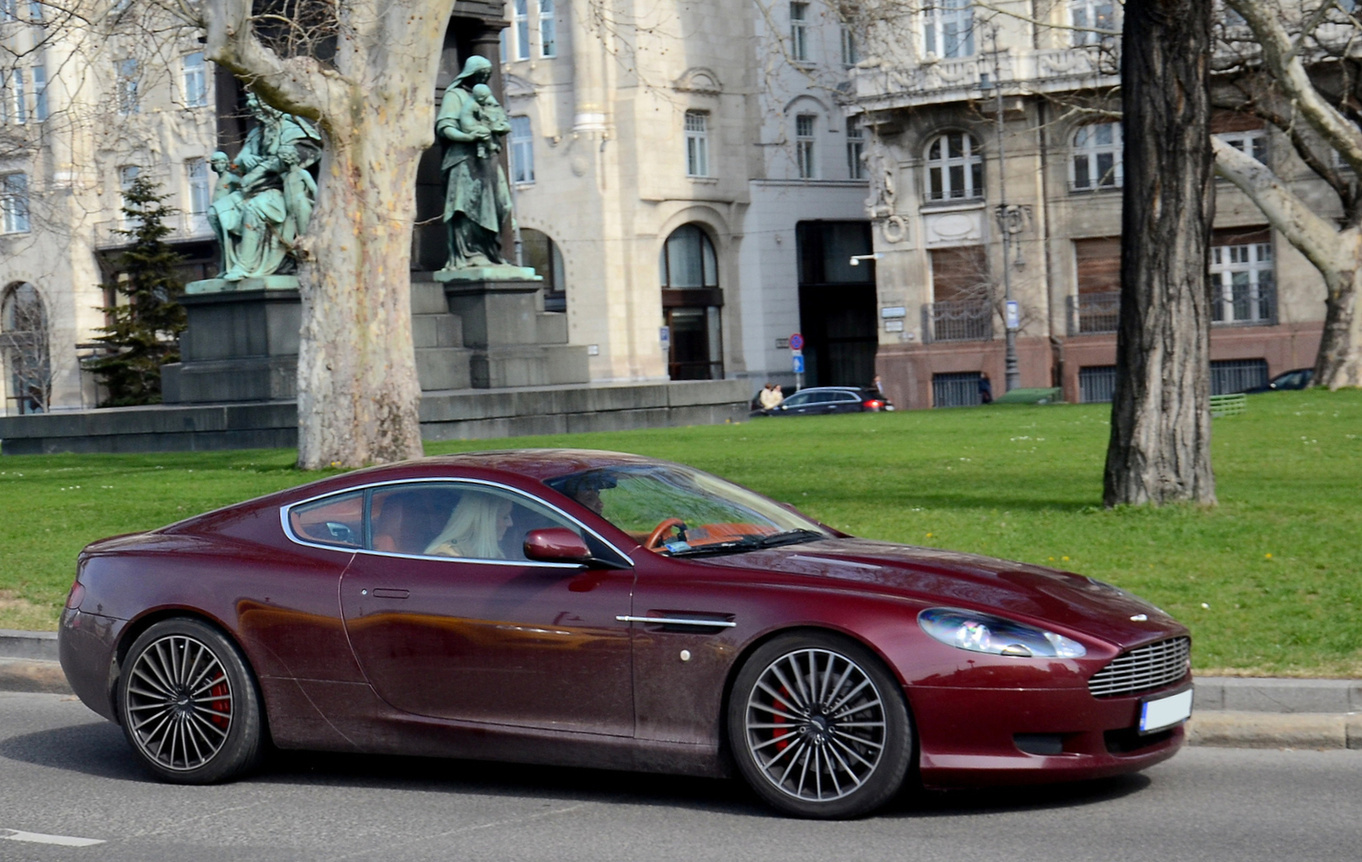 Aston Martin DB9