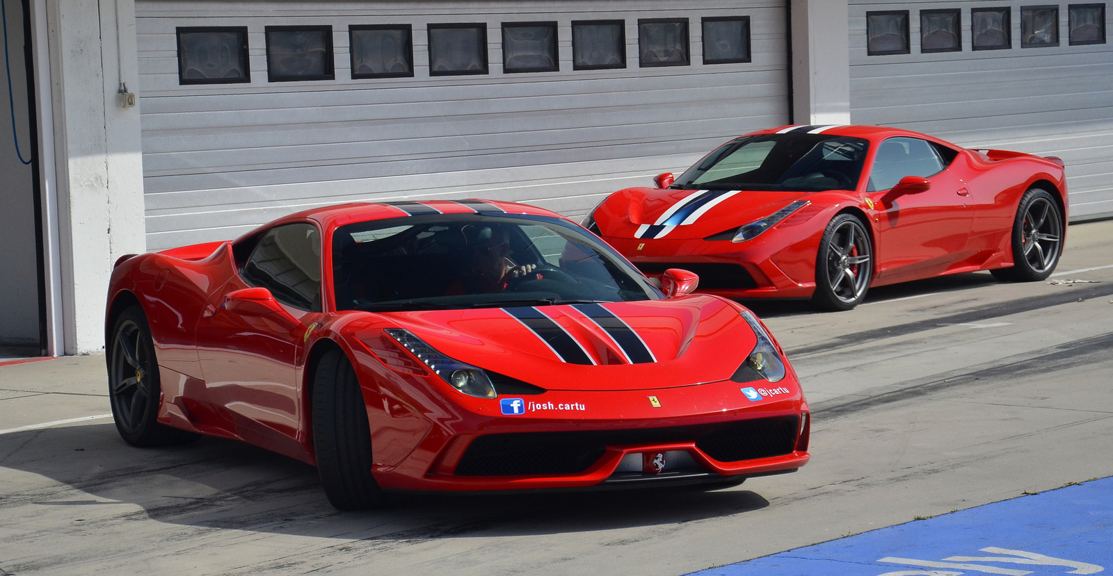 2x 458 Speciale