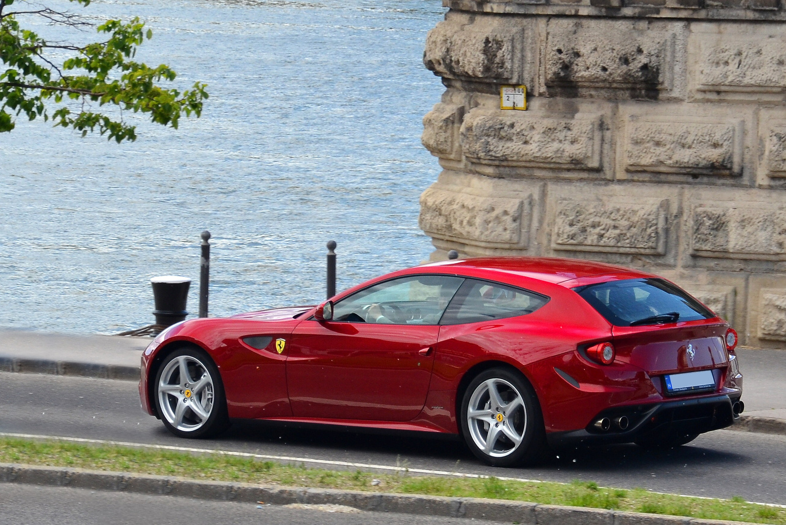 Ferrari FF