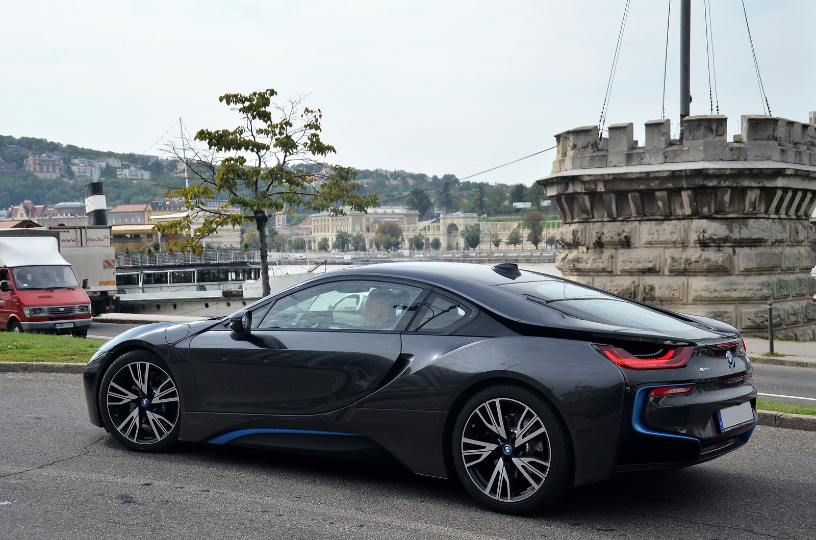 BMW i8