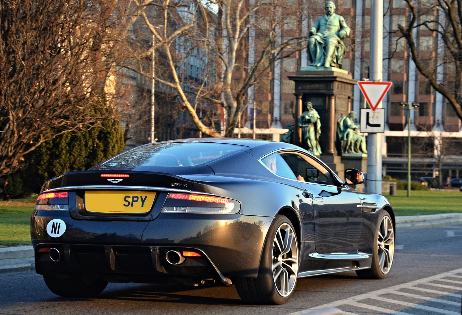 Aston Martin DBS