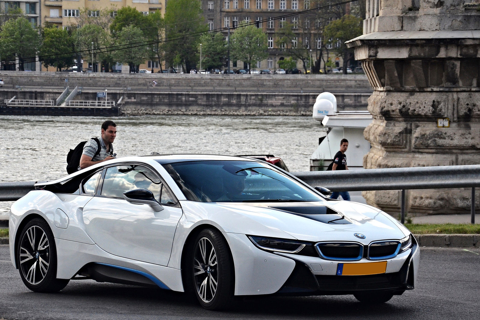 BMW i8