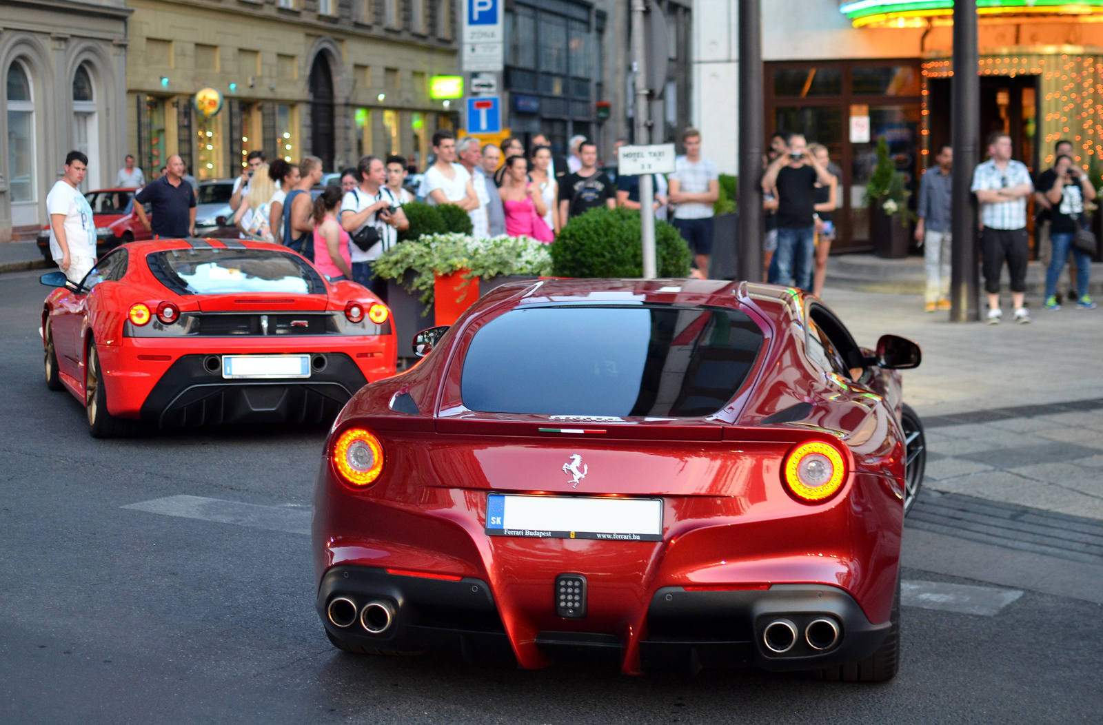 F12berlinetta - 430 Scuderia