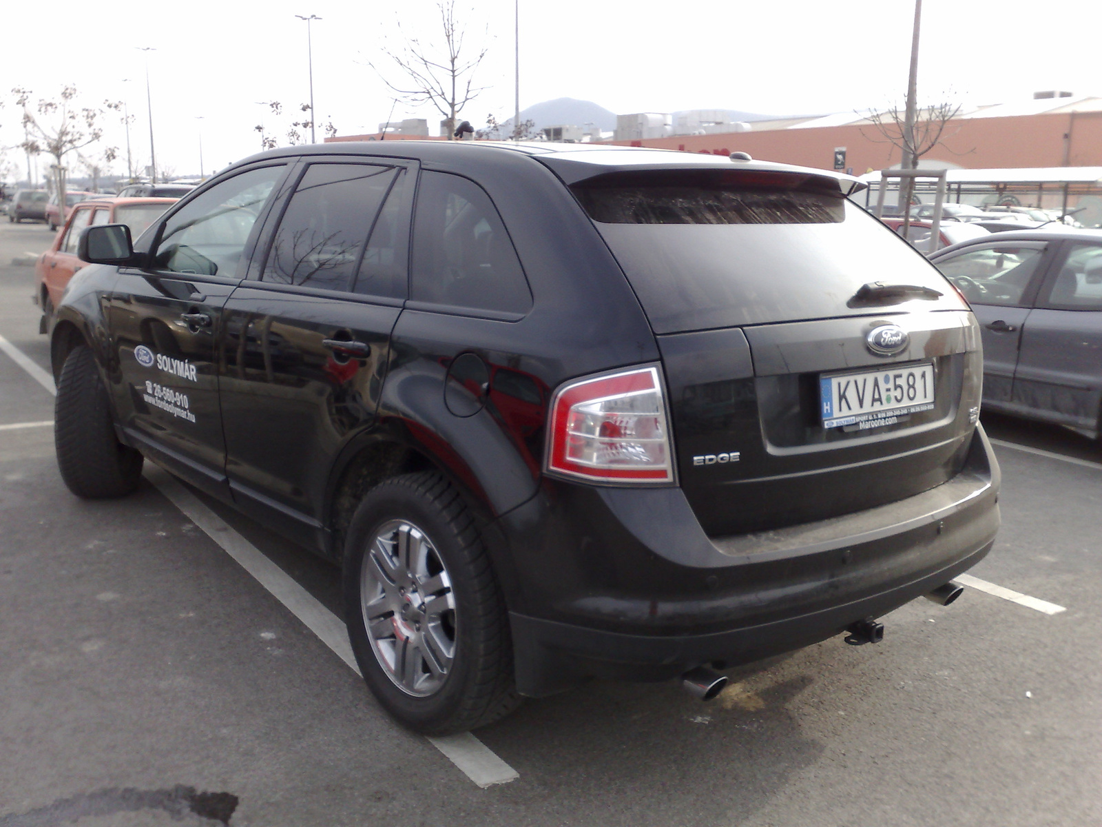 Számomra eddig teljesen ismeretlen Ford Edge a solymári Auchan p