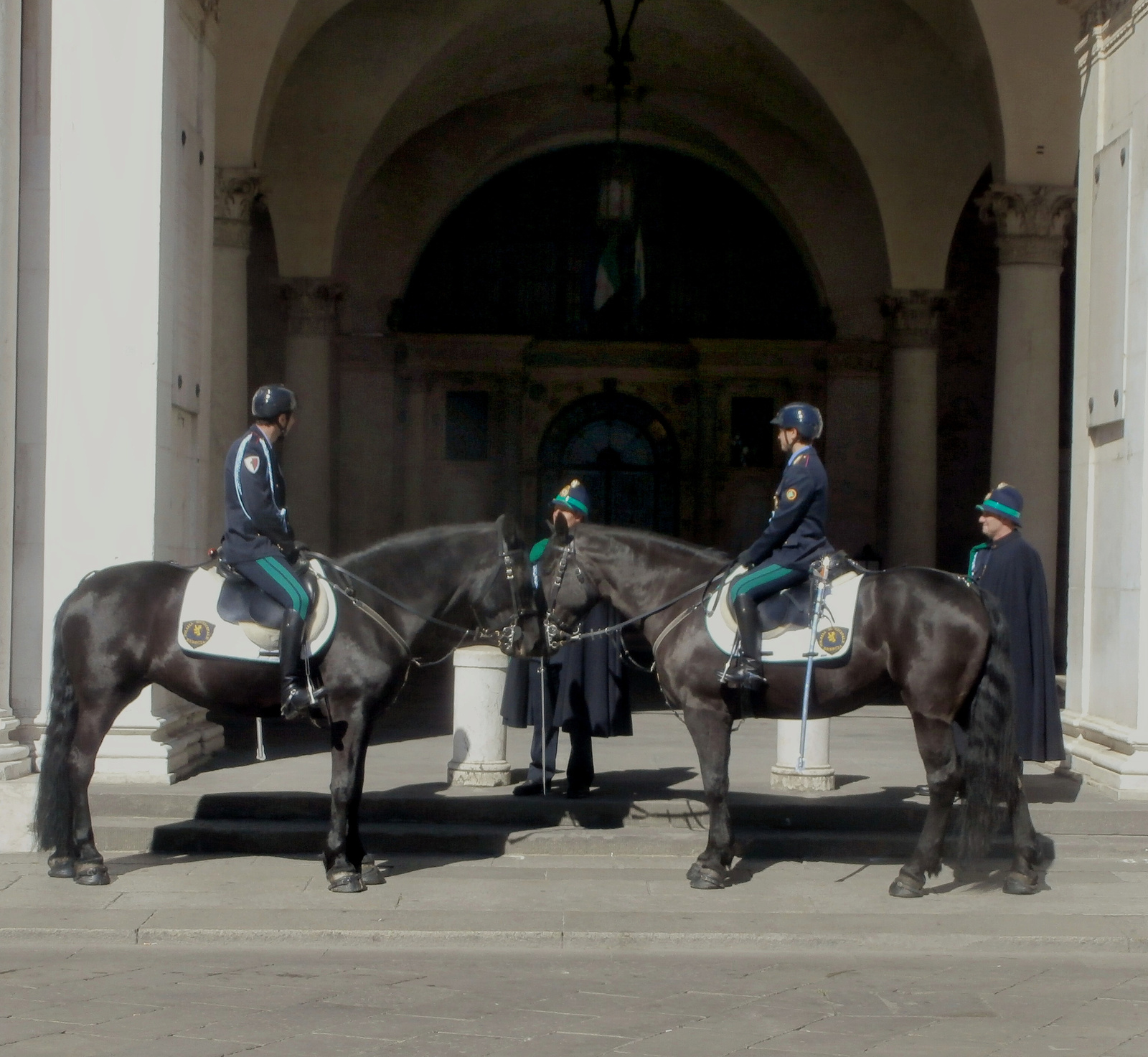 brescia24, rendőr lovak