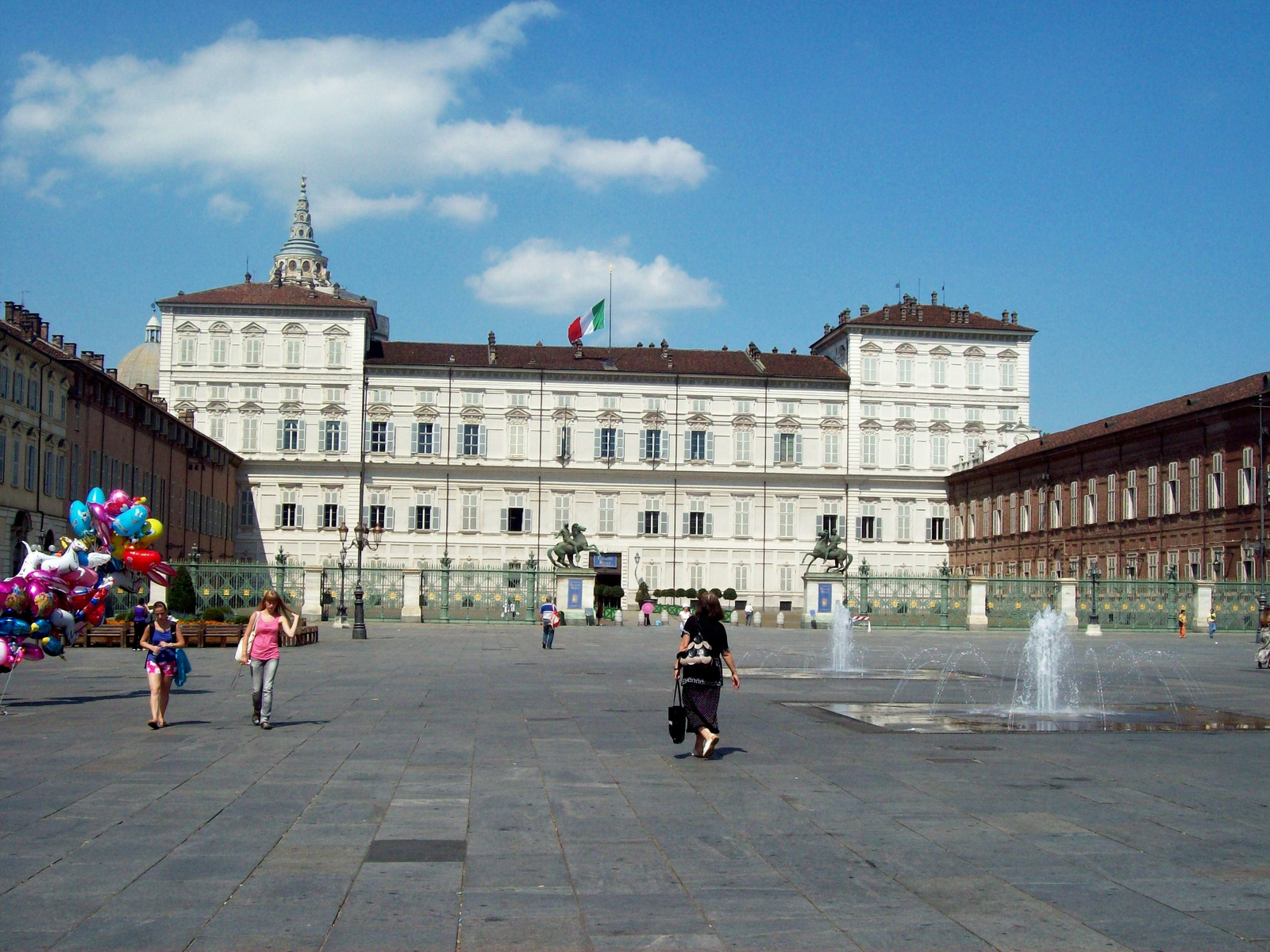 piazza castello savoyai palota