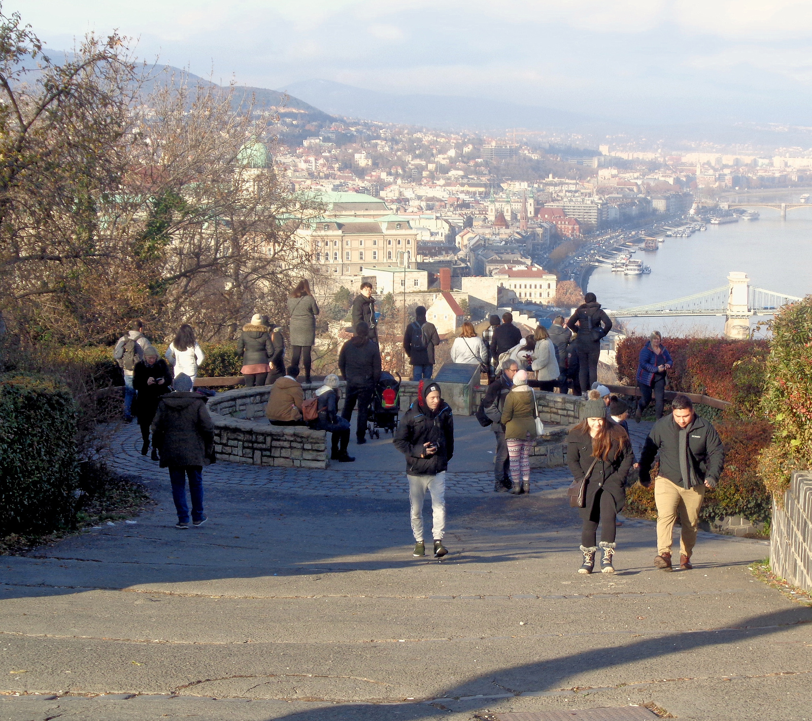 turisták a Gellérthegyen