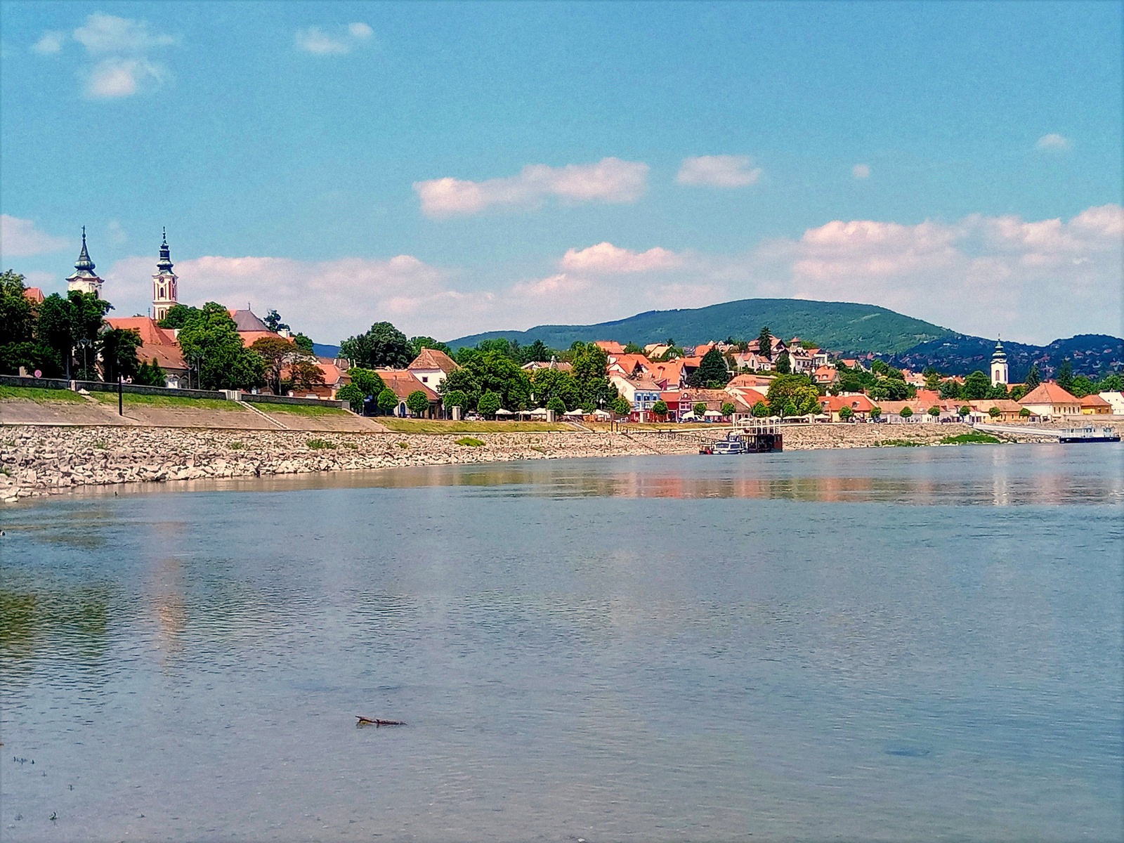 Szentendre a Duna felől