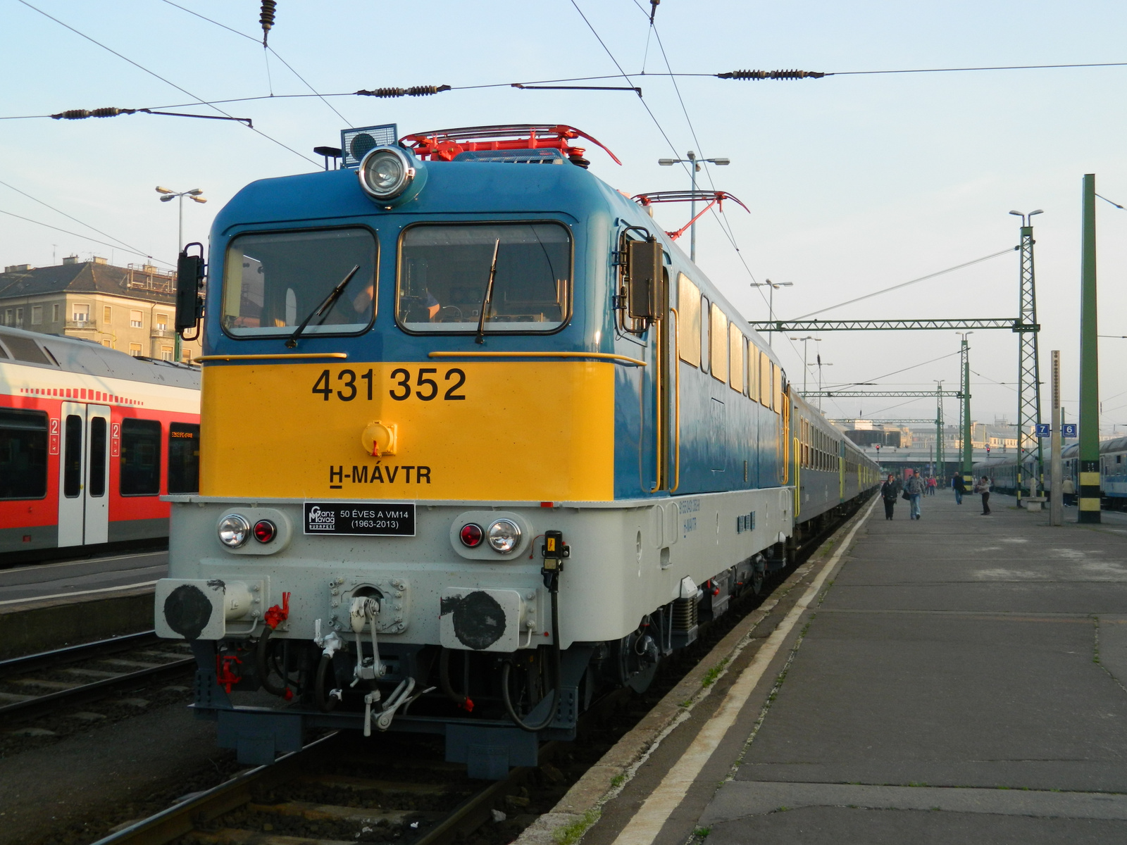 431 352 / 50 éves a szili