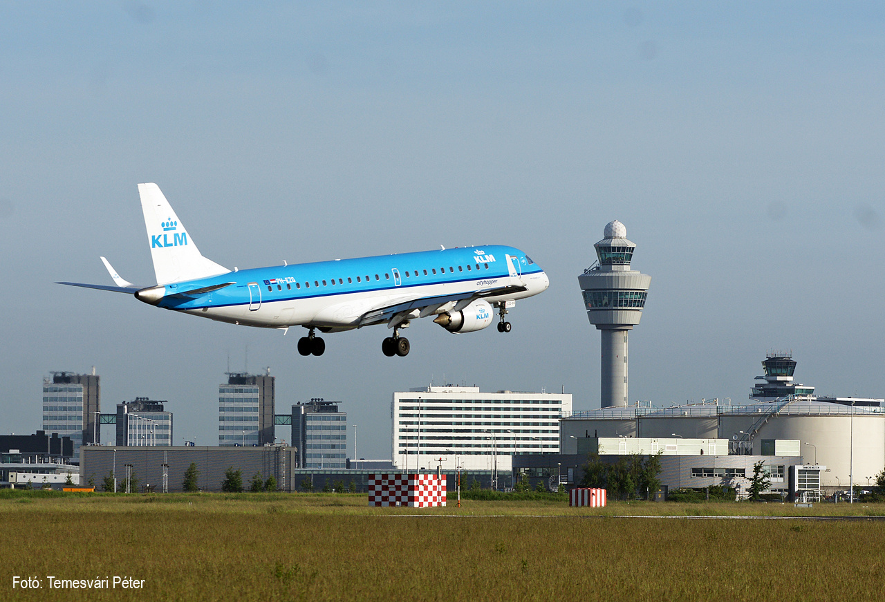 AMS KLM ERJ190 PHEZG 130617-01