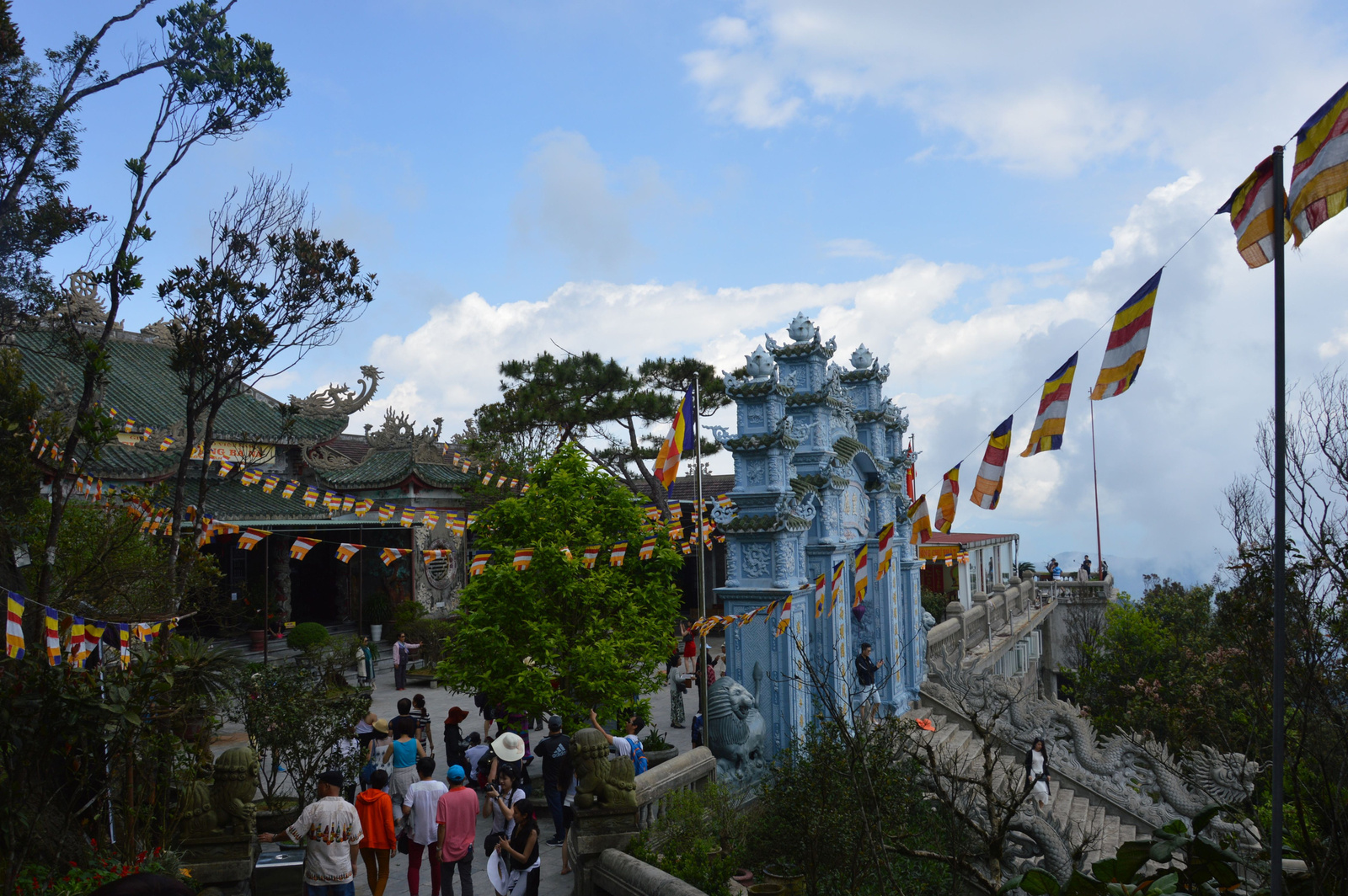 158 Ba Na Hills Kapu és erőlködik a napsütés