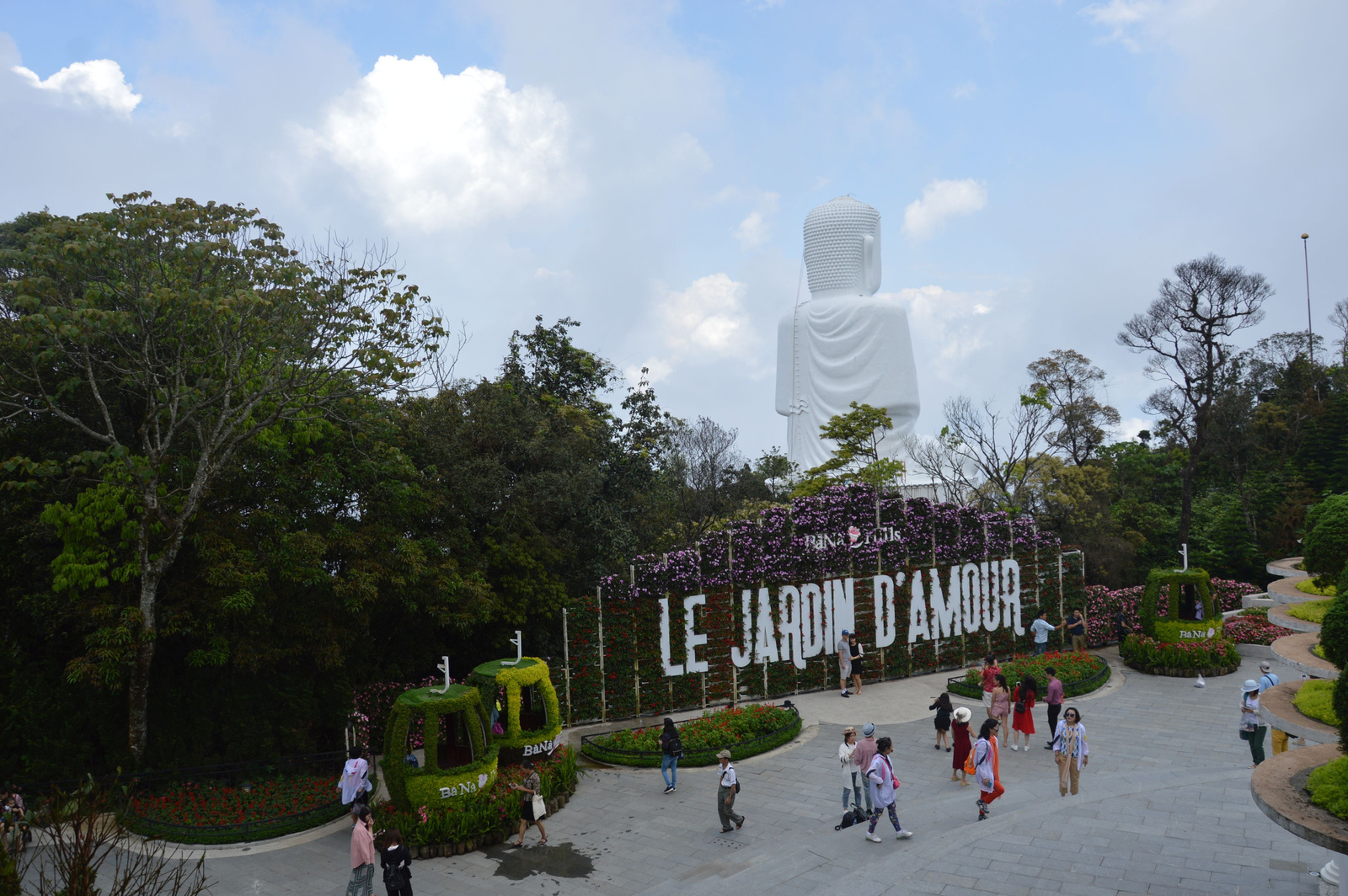 168 Ba Na Hills Buddha-szobor és a Szerelem kertje