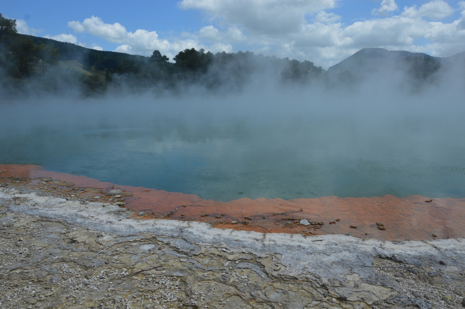 Wai-O-Tapu Champagne pool partján